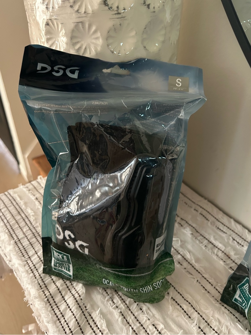 ⭐️ NEW DSG Youth Soccer Shin Socks Size Small Black Removable Shin Guard